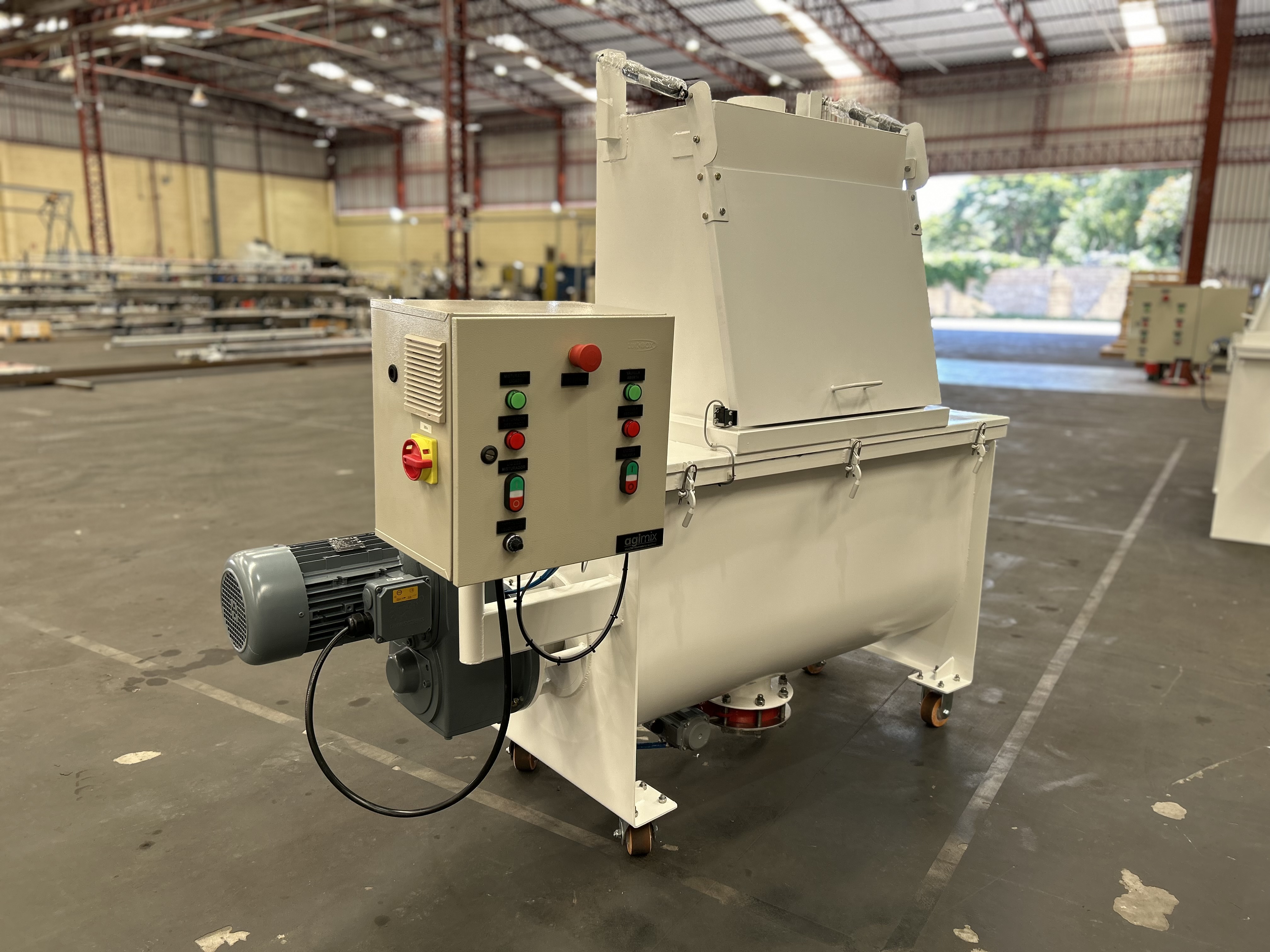 Ribbon Blender manufactured by Agimix for the pharmaceutical sector
