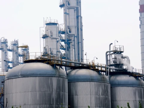 Agitation equipment and mixtures for the petrochemical industry