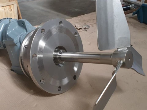 What types of mixers can be used for polymer preparation?