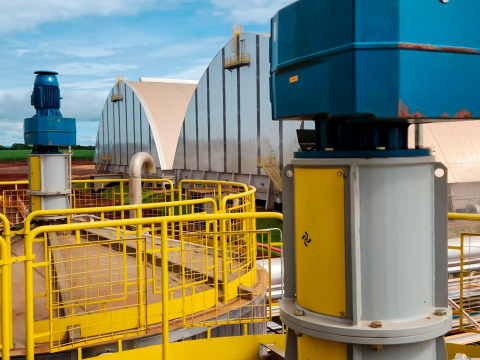 Agitation systems applied to the corn ethanol production process.