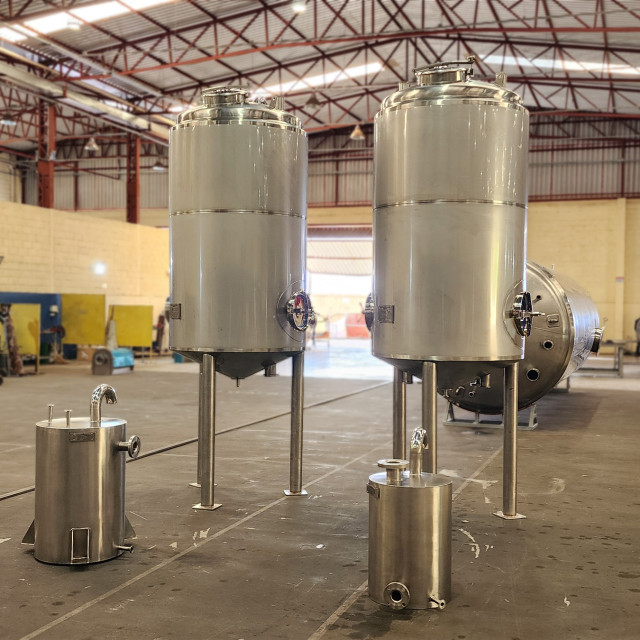Industrial Tanks and Reactors for Agitation and Mixing